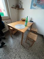 Tisch, 2x Hocker & Bank