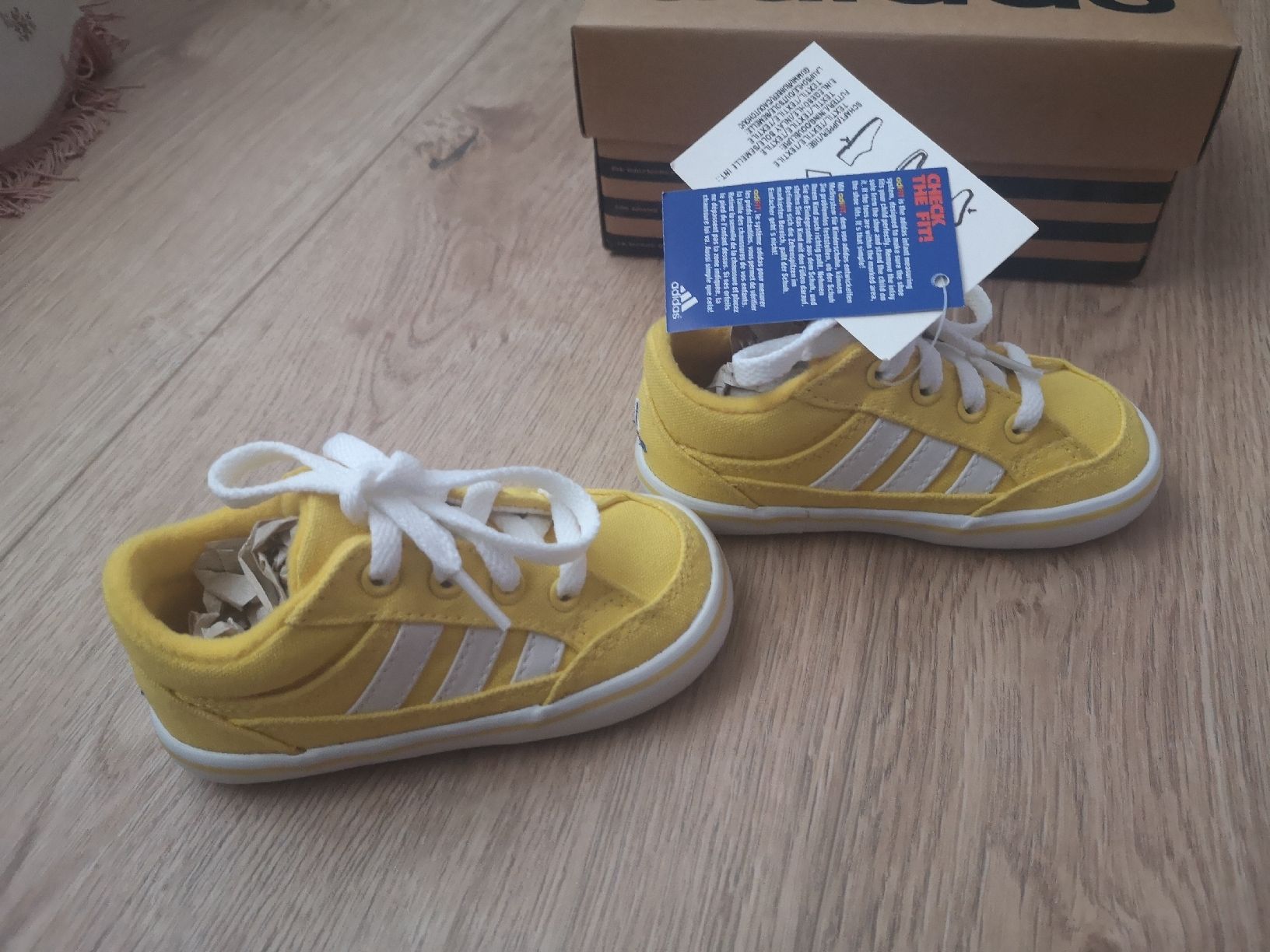 Adidas Schuhe für Jungen: Neue Adidas-Schuhe, Gr. 20, Gelb – Neu (gemäss Beschreibung) aus Ibach von FlyingFox26 3
