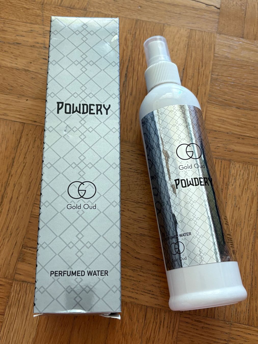 Profumi & Eau de Toilette: POWDERY Parfumed Water Gold Oud – Nuovo e nell'imballaggio originale da Grenchen venduto da SweetiesCH 2