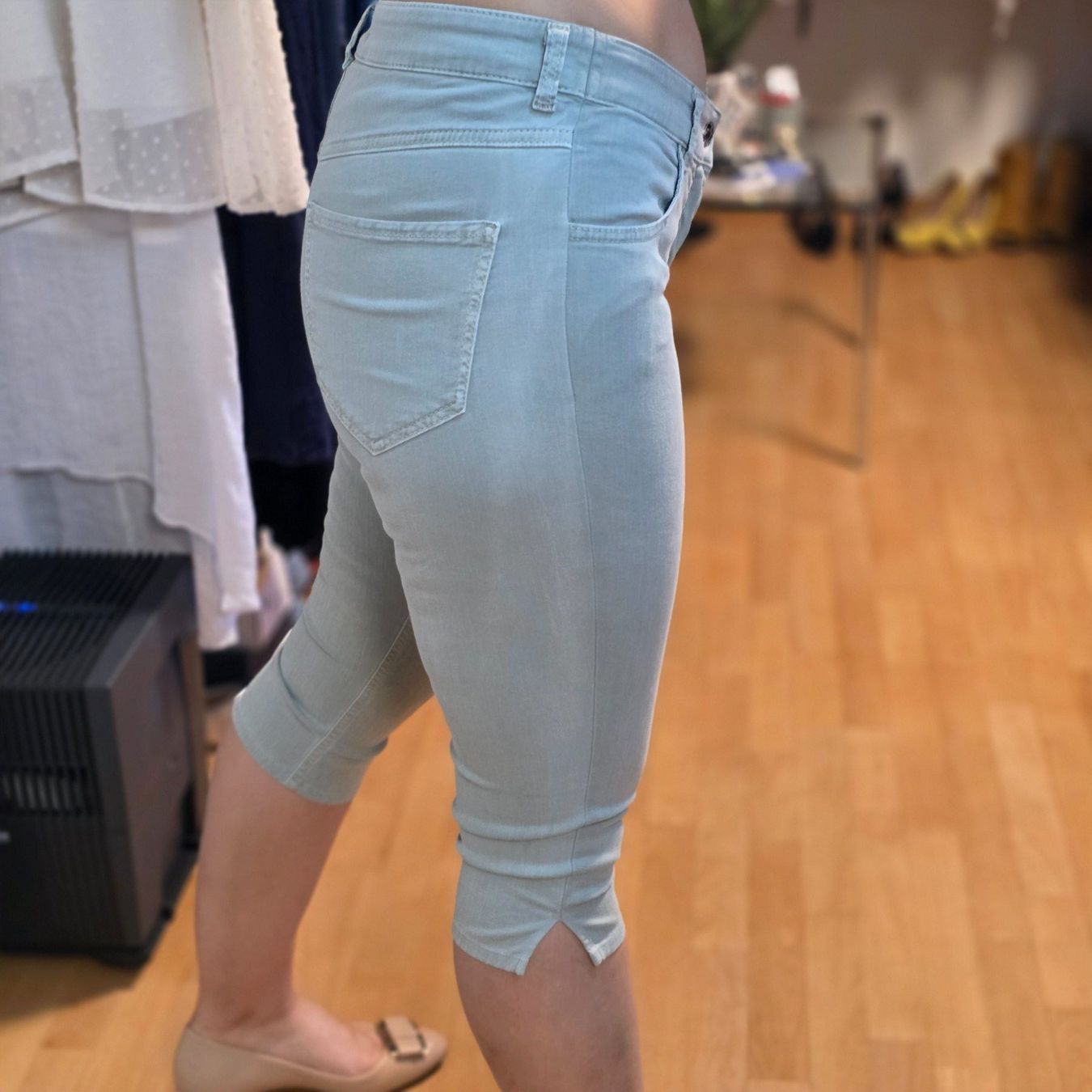Pantalons: MAC Bermuda Damen Gr. M Capri Stretch Sommer Hellgrün – D'occasion à Wald ZH par CapLux 1