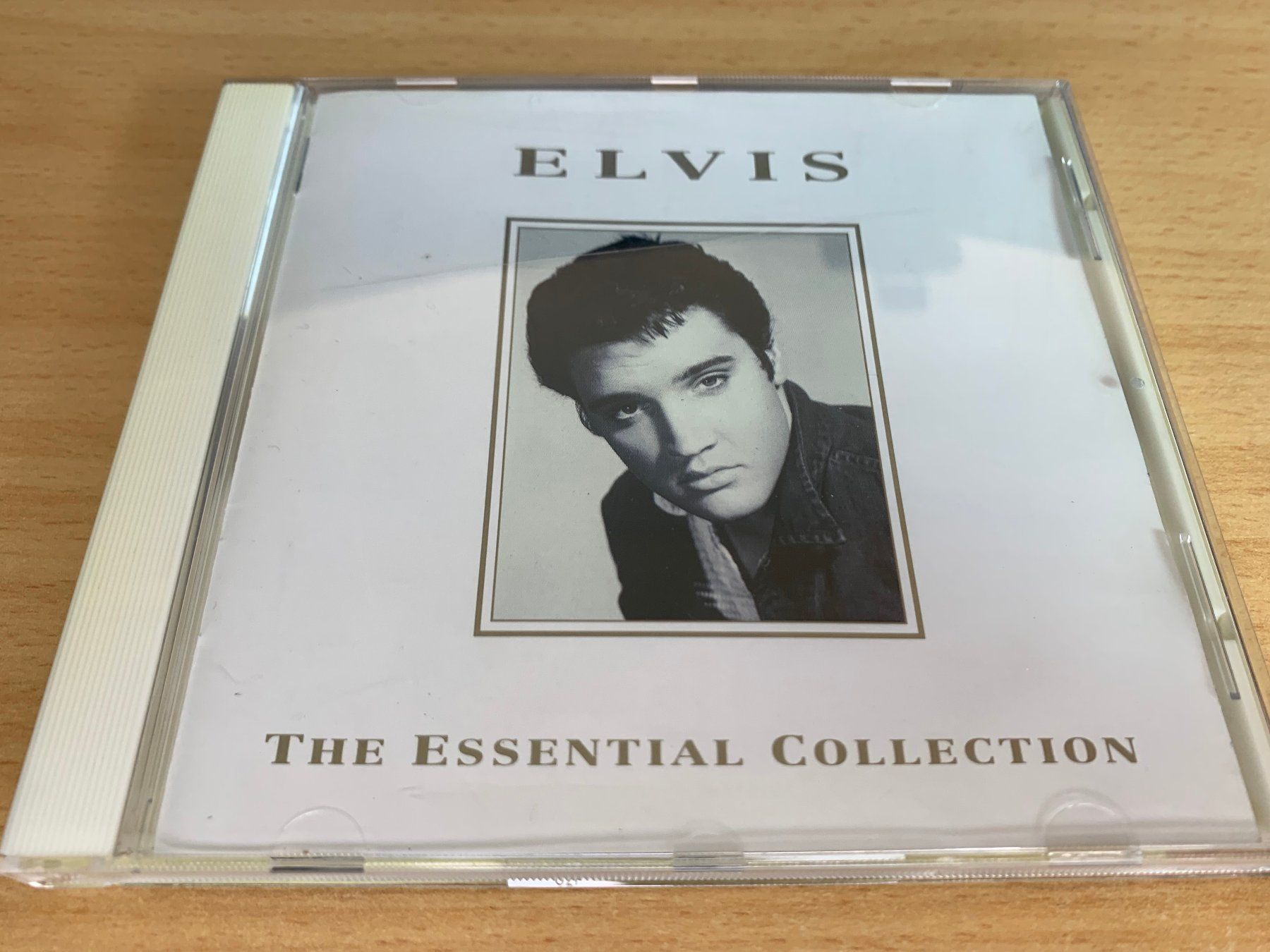 CDs: Elvis Presley – Elvis The Essential Collection – Gebraucht aus Rikon im Tösstal von Alpenmutz