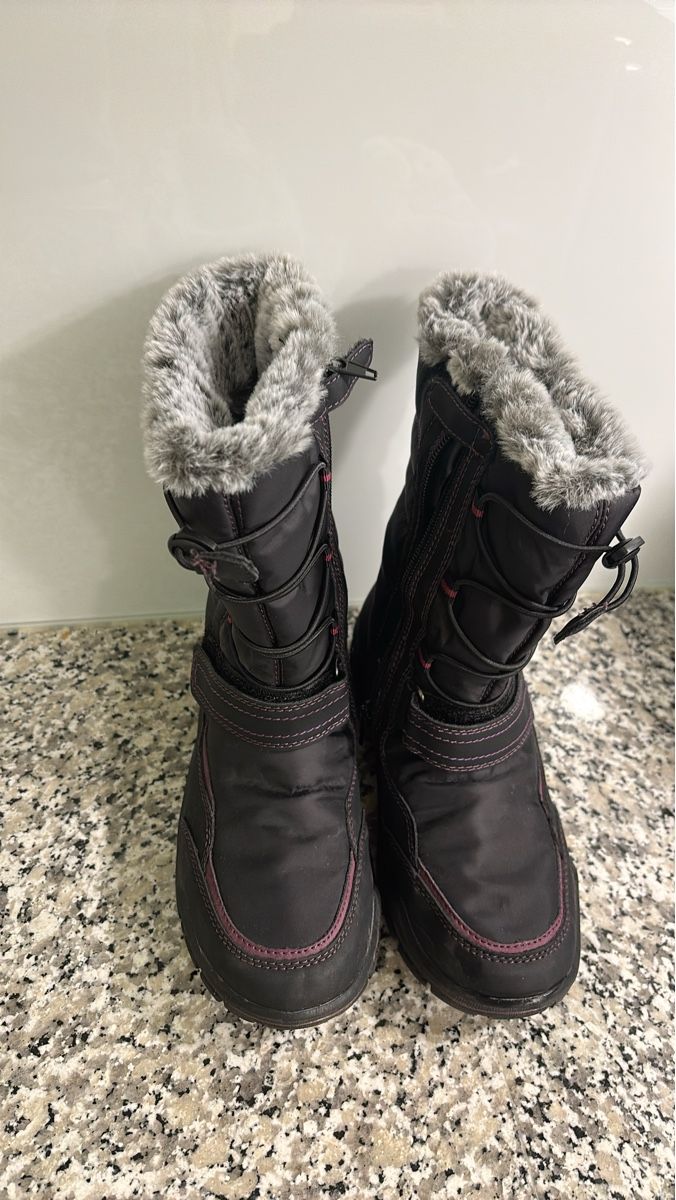 Dosenbach Scarpe per ragazze: Warme Winterstiefel Grösse 35 Schwarz – Usato da rheineck venduto da Neshi06