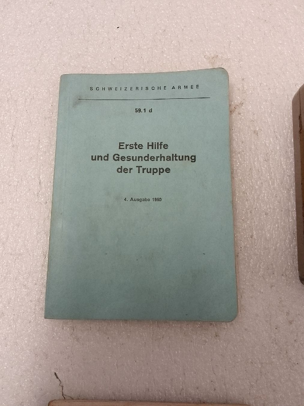 Attrezzatura & Pezzi di ricambio: Schweizer Armee Ausrüstung, Feldflasche, Lampe, Bücher. – Usato da Trubschachen venduto da Caddy8 5