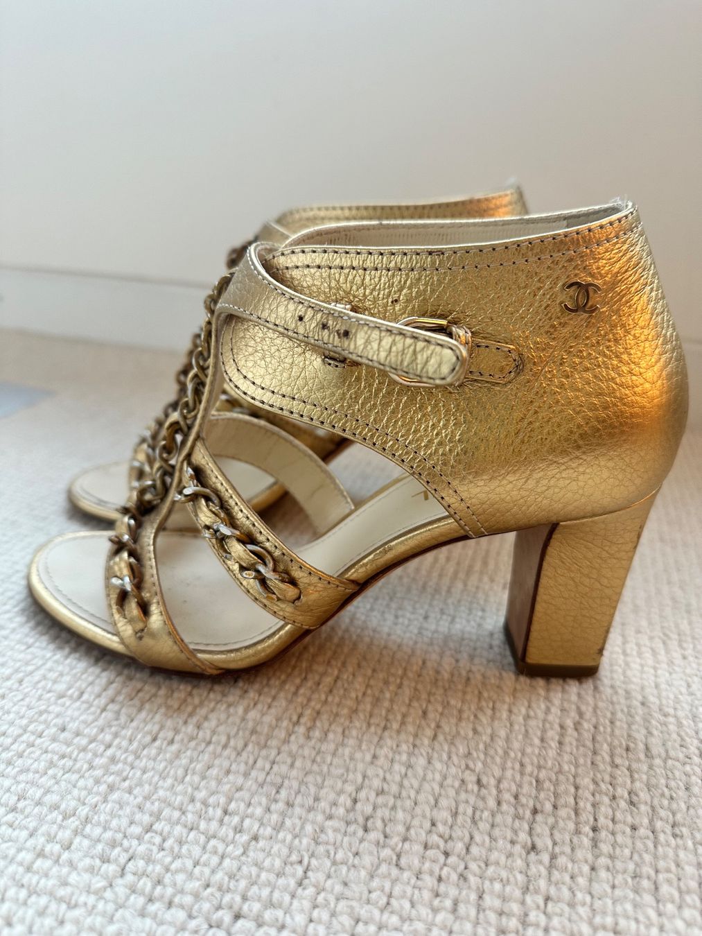 Chanel Scarpe da donna: Sandales Chanel dorées, s.36 – Usato da Genève venduto da bisounours23 1