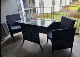 Balkonset Geflecht Tisch 2 Stühle Glasplatte guter Zustand