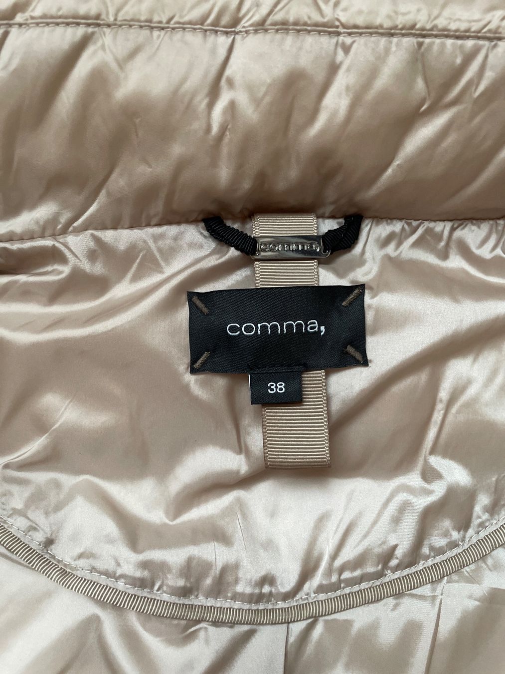 Comma Gilet & Giacche senza maniche: Gilet von Comma beige Grösse 38 – Usato da Buch am Irchel venduto da TT65 7