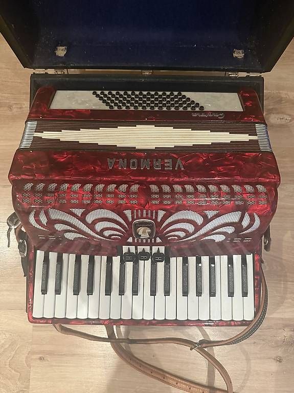 Strumenti musicali: Vermona Akkordeon 72 Bässe – Usato da Lufingen venduto da DRENNHAK 1