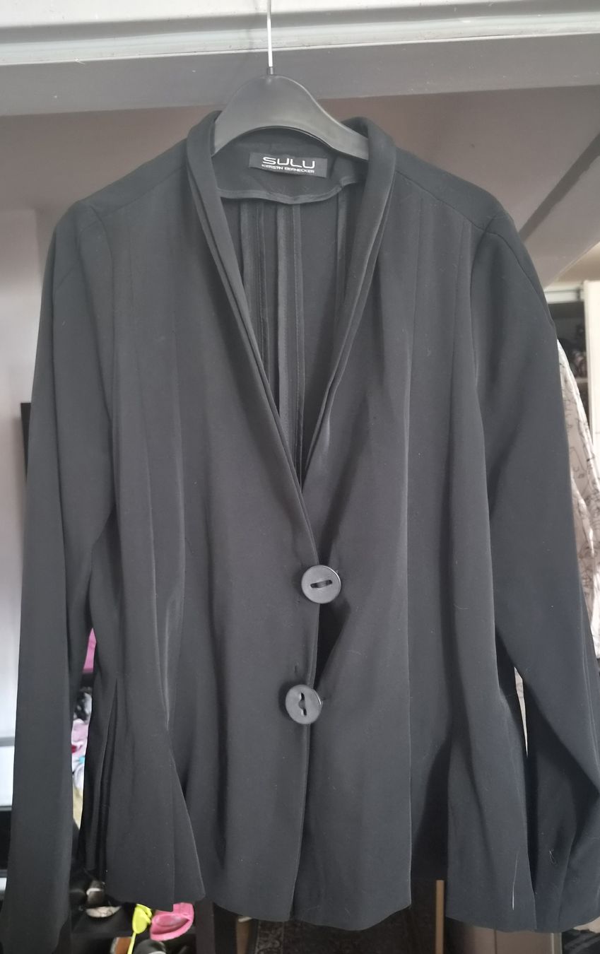 Vestes: SULU schlne Jacke Gr. 44 – D'occasion à Frenkendorf par Moon111