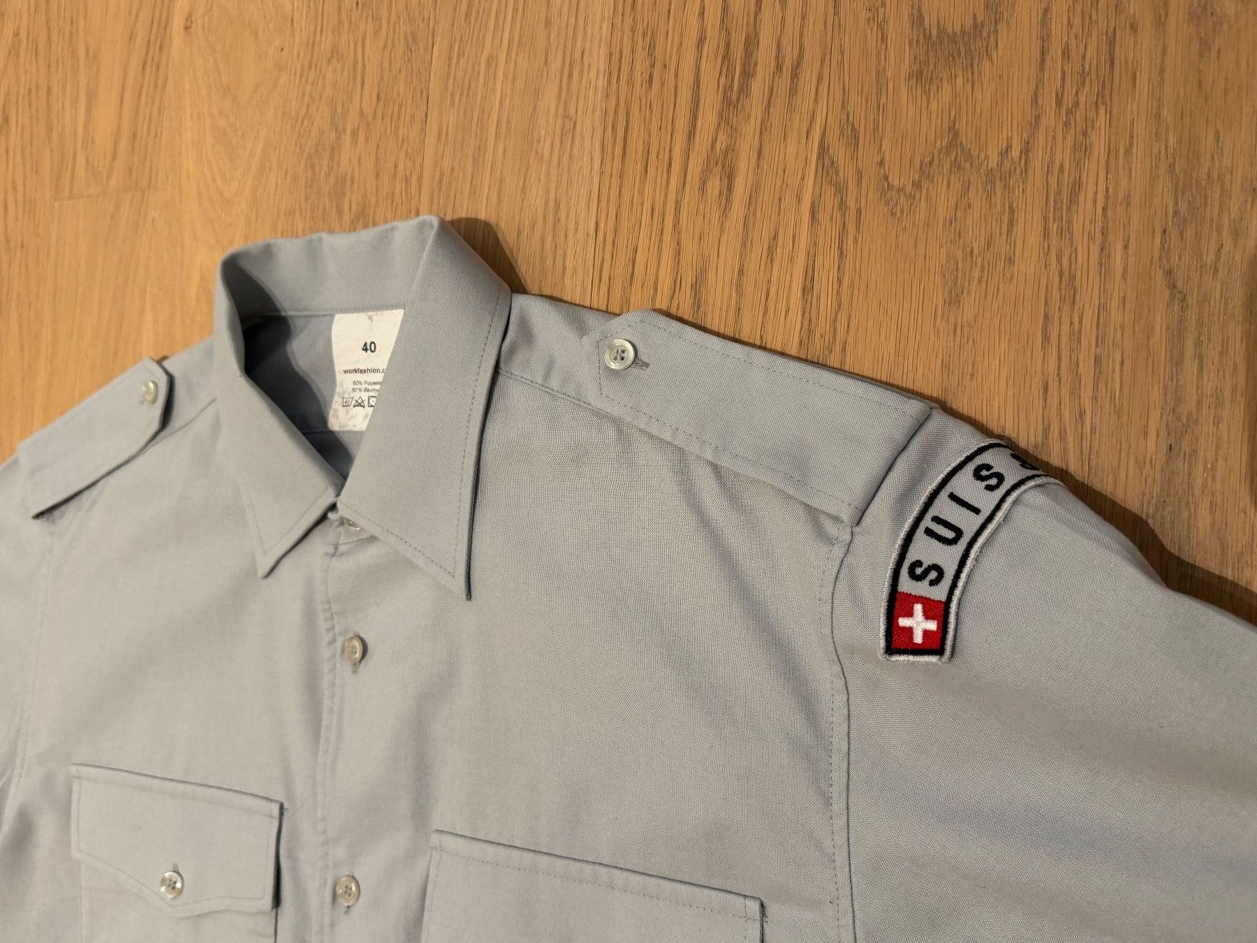 Schweizer Armee Uniformi: Schweizer Militärhemd kurzarm - Grösse 40 – Usato da Bülach venduto da Mr_steam 1