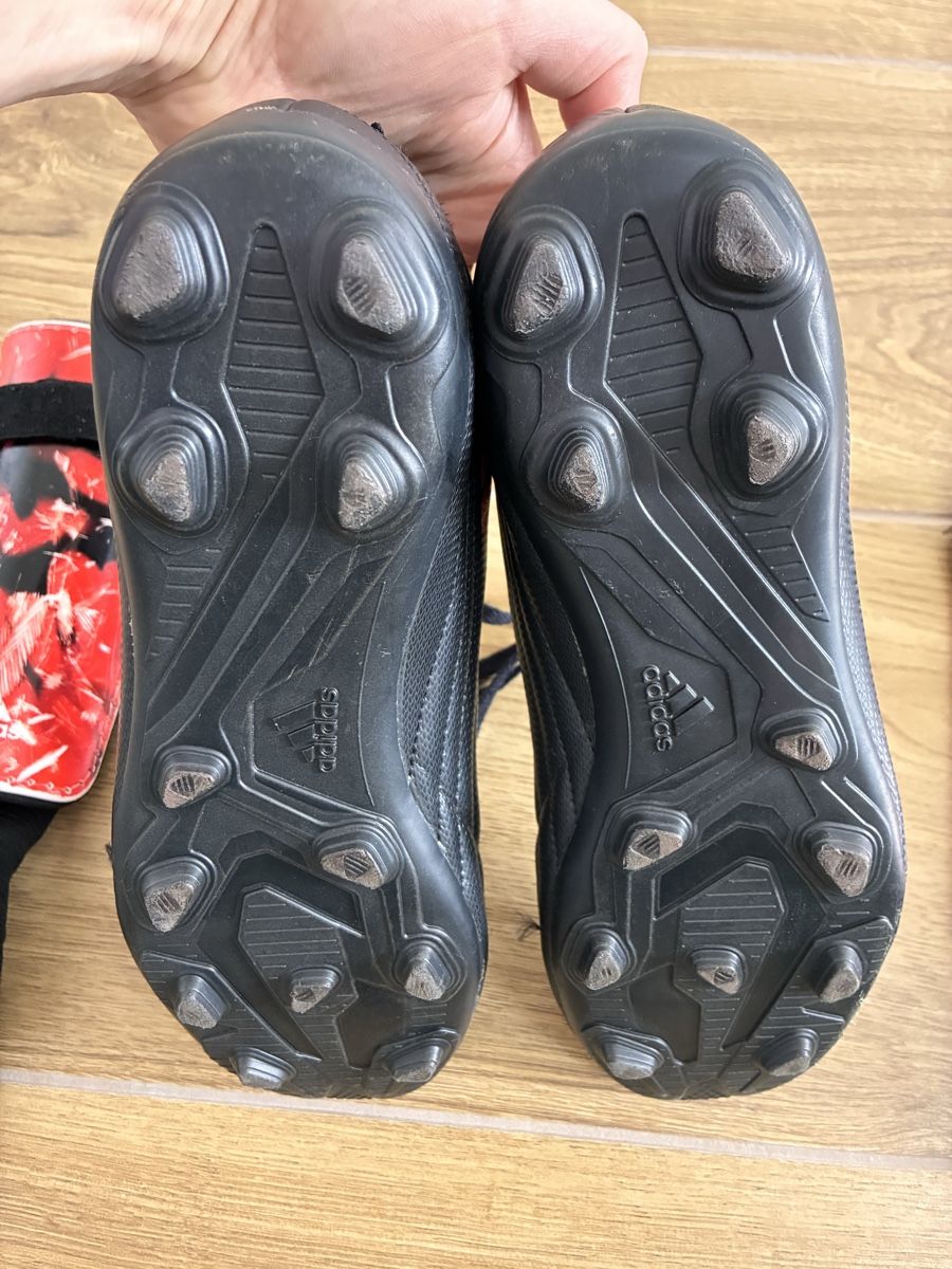 Adidas Herrenschuhe: Adidas F50 Fussballschuhe Schwarz Gr 38&2/3 und Schienbeins – Gebraucht aus Goldau von machdam 2