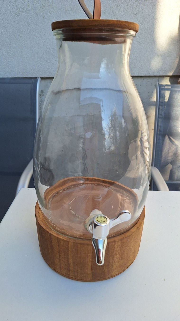 Gläser: Getränkespender  5,5Liter  Glas , Holz – Gebraucht aus Dornach von majo8689