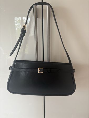 Umhaengetasche schwarz Marke H&M guter Zustand 45 Zeichen
