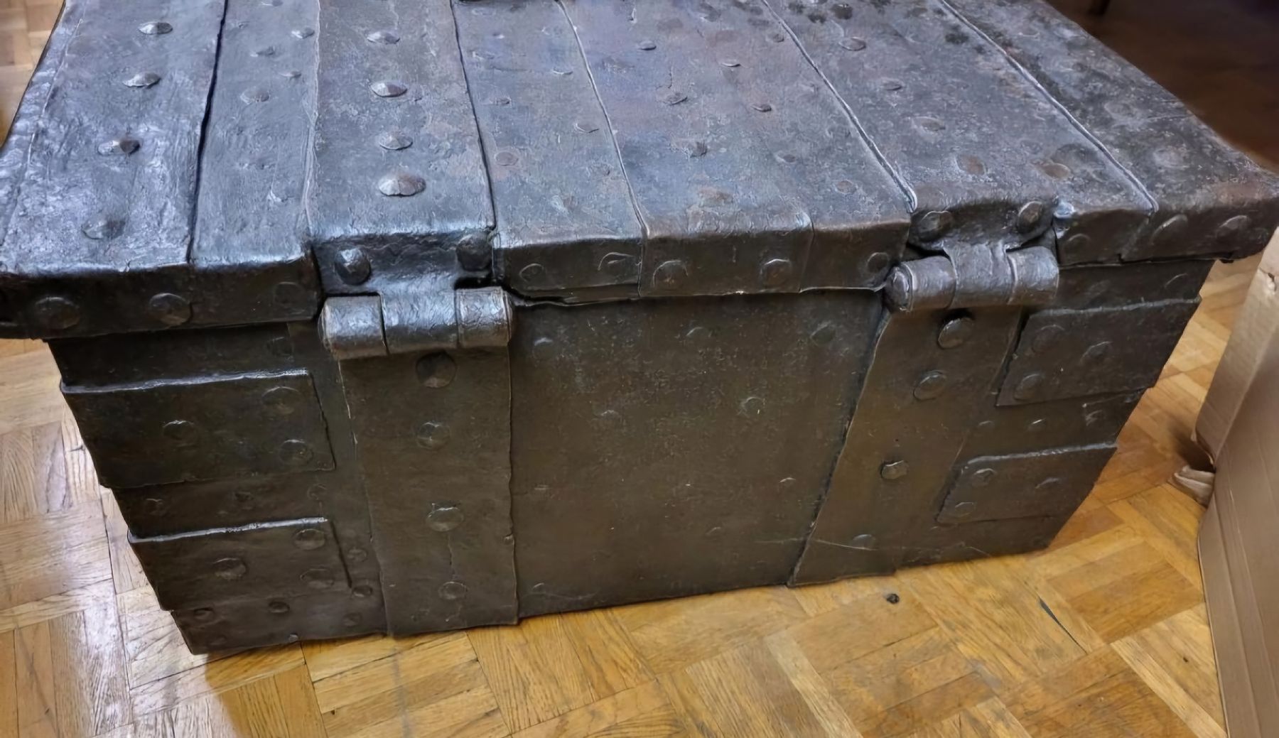 Truhen: eisen truhe museal – Gebraucht aus Schwellbrunn von Omega-alpha 2