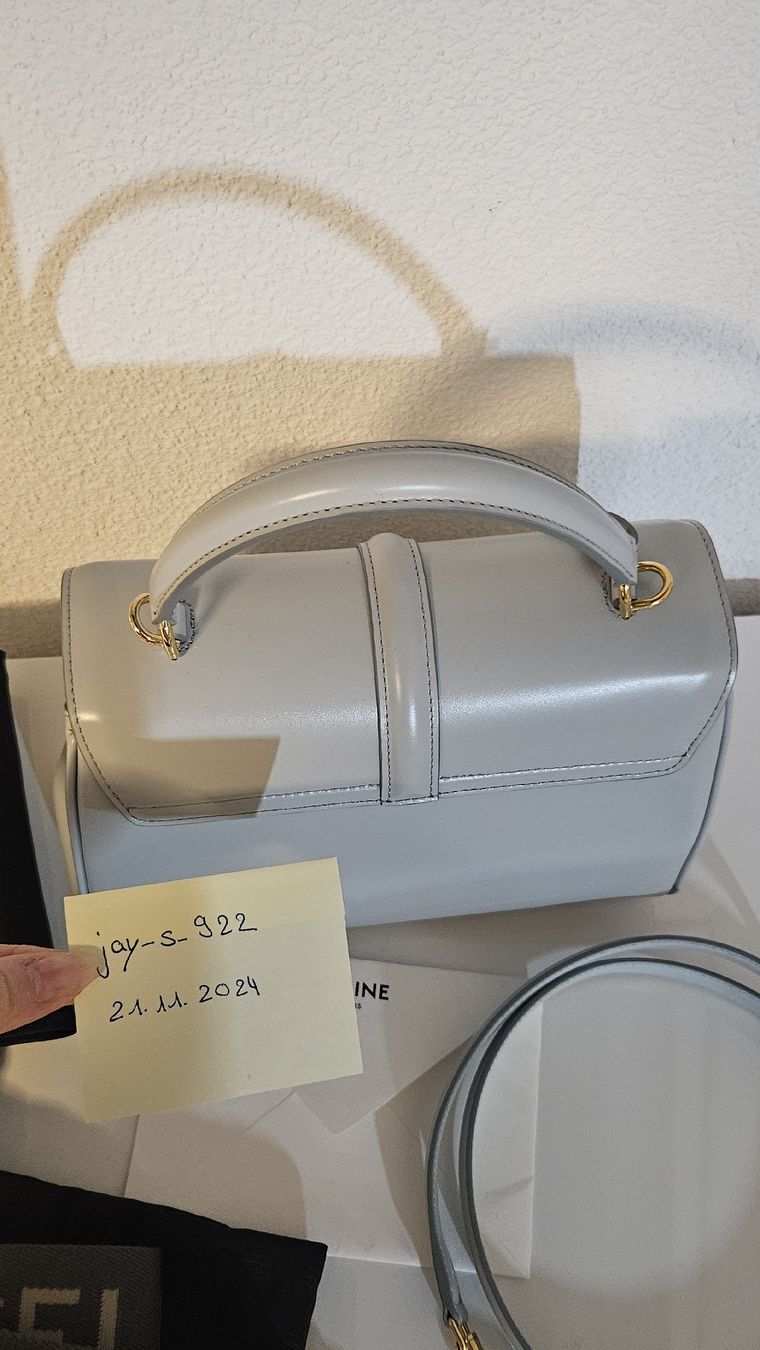 Celine Borse da donna: Celine Bag Leder Hellblau neuwertig mit extra Strap – Nuovo (secondo la descrizione) da Kloten venduto da Jay_s_922 2