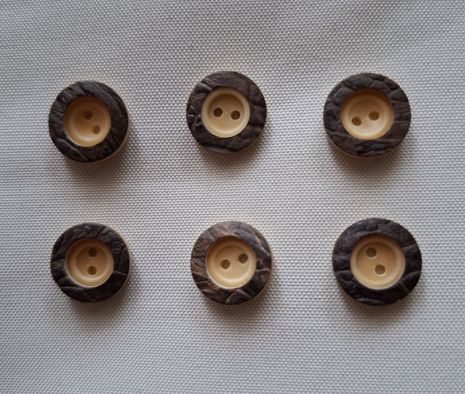 Knöpfe: 6 Stück Knöpfe, 14 mm. – Gebraucht aus Dietikon von Hirschkopf