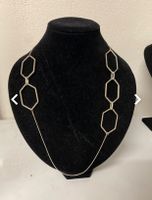 Elegante lange Damenkette in Goldoptik – geometrisches Desig