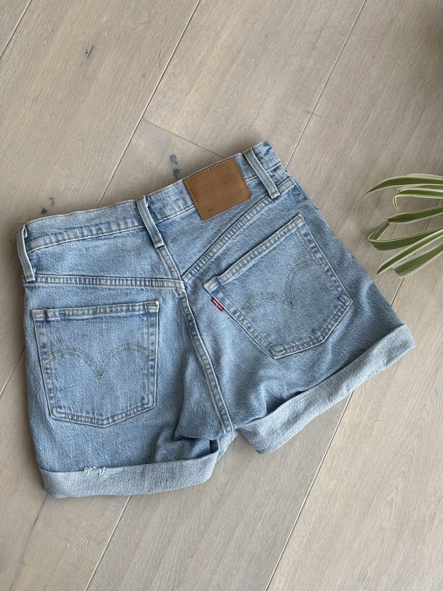 Levi's Jeans: Levi's Shorts Damen Hellblau Gr. S – Nuovo (secondo la descrizione) da Fehraltorf venduto da lea_9bt5