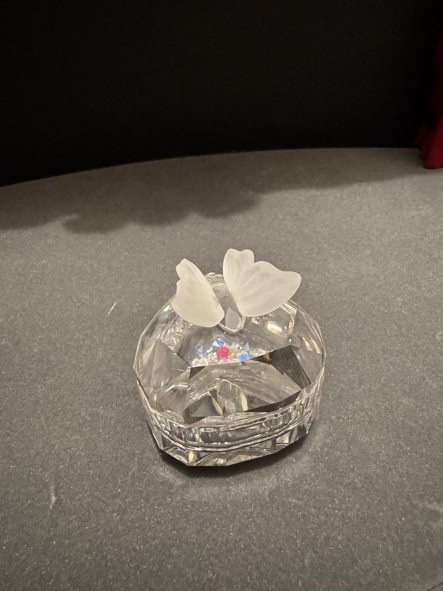 Swarovski Statuette: Swarovski - Schmetterling Herz Dose – Usato da Zürich venduto da Manuel.Huber 1