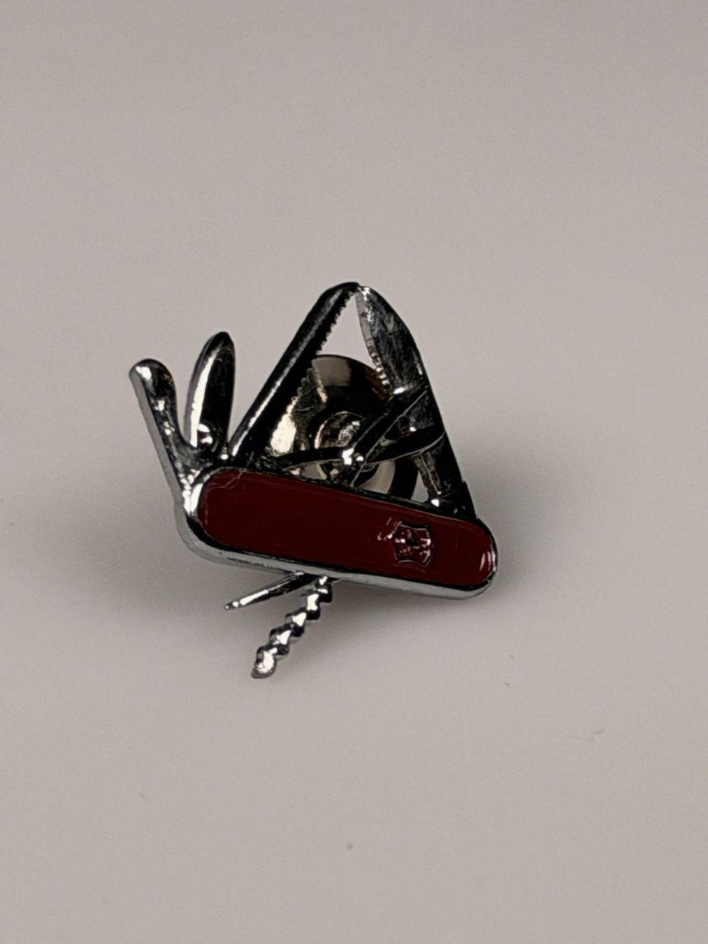 Victorinox Placchette & Badge: Vintage Pin Schweizer Taschenmesser – Usato da Basel venduto da IRMAundFRED 2