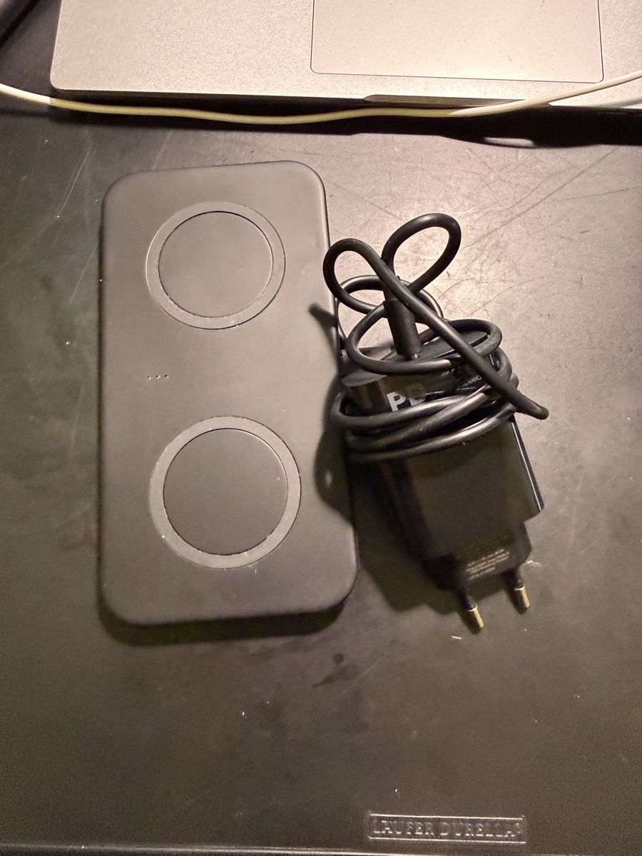 Caricabatterie: Dual Wireless Charger Pad with PD 3.0 Power Adapter – Usato da Zürich venduto da kuengka