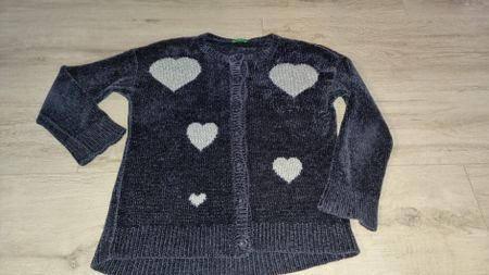 Kuschelige Strickjacke Benetton, Gr. 128 Herzchen