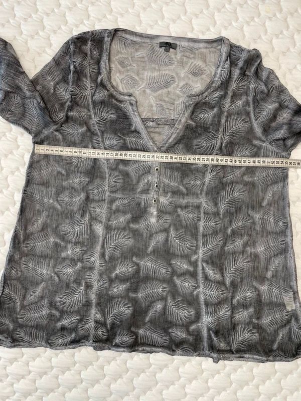 Nile Camicette: Nile Blouse grey leaf pattern size L silk-cotton blend – Usato da Lausanne venduto da Danash 6