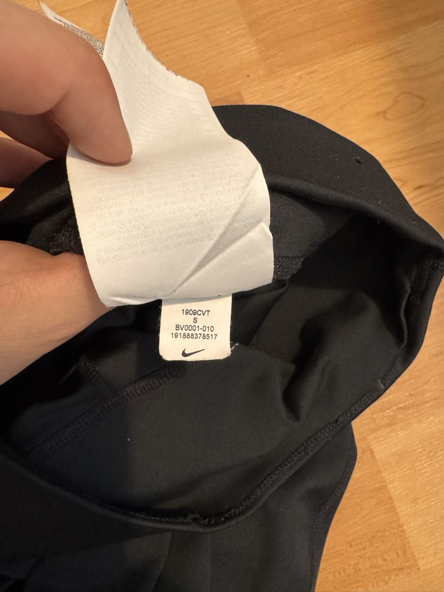 Nike Leggings: Leggings Nike femme – Nuovo (secondo la descrizione) da Lausanne venduto da Michel_Ozcan 3