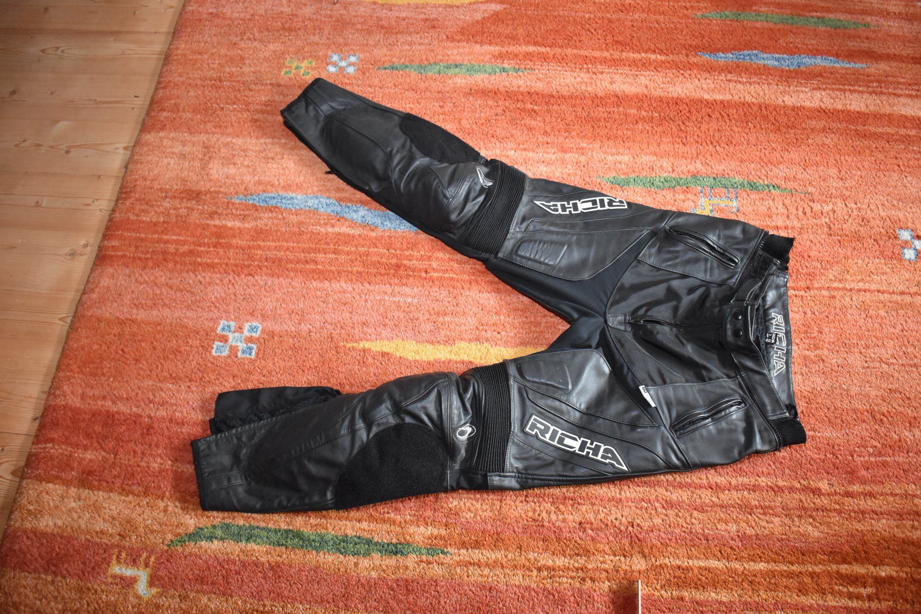 Pantaloni: MOTORRAD HOSE RICHA GRÖSSE 52 – Usato da Seuzach venduto da Ladina3 4