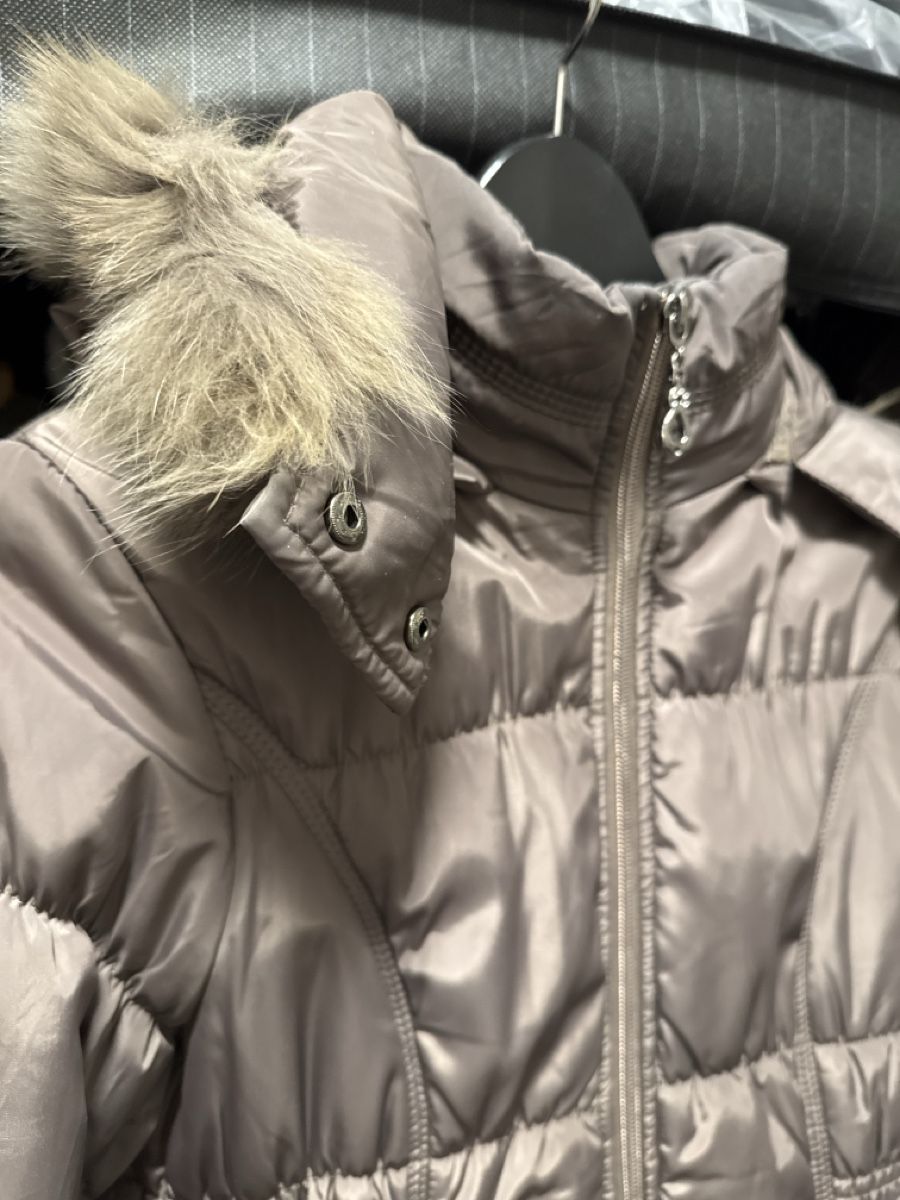 Giacche: Winterjacke mit Kapuze und Pelzimitat, Grösse S – Usato da Eggersriet venduto da Gio_Mag_Stucki 2