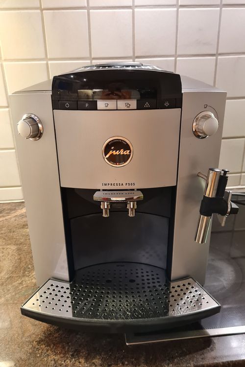 Jura Impressa F505 Kaffeevollautomat inkl. Zubehor Kaufen auf Ricardo