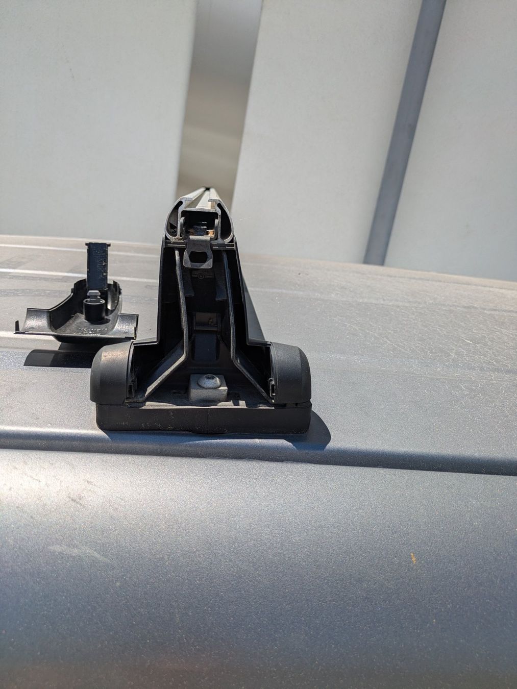 VW Portapacchi: Barres de toit VW Caddy d'origine – Usato da Uvrier venduto da Giure 2