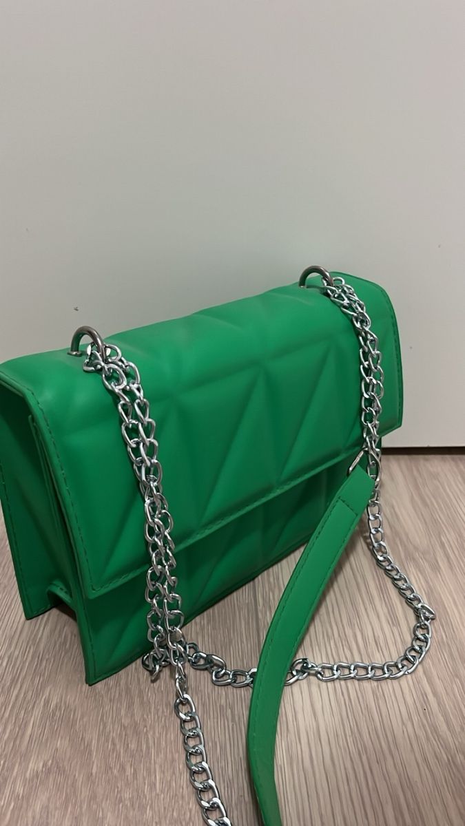 Borse da donna: Green Handbag With Chain Strap Quilted Design Used – Nuovo e nell'imballaggio originale da Boll venduto da iva_8hql