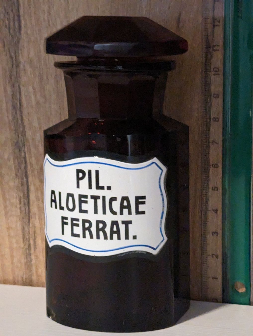 Accessori da laboratorio: Antike Apothekerflasche mit schoenem deckel – Usato da Baden venduto da swiss-alps 1