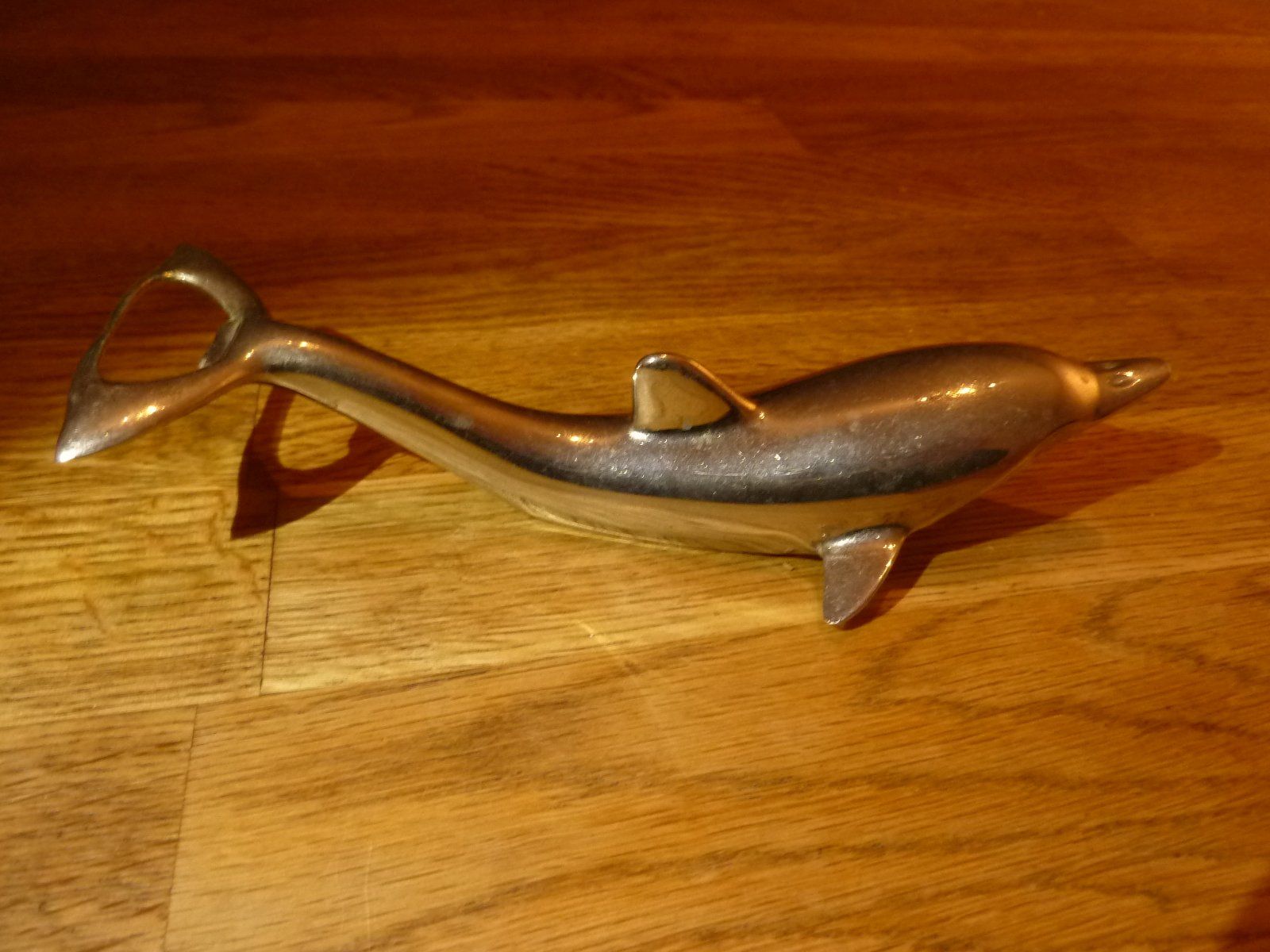 Apribottiglie & Tappi per chiusura: Flaschenöffner Delphin ca 1960 vintage silbern – Usato da Hochfelden venduto da swissice 3