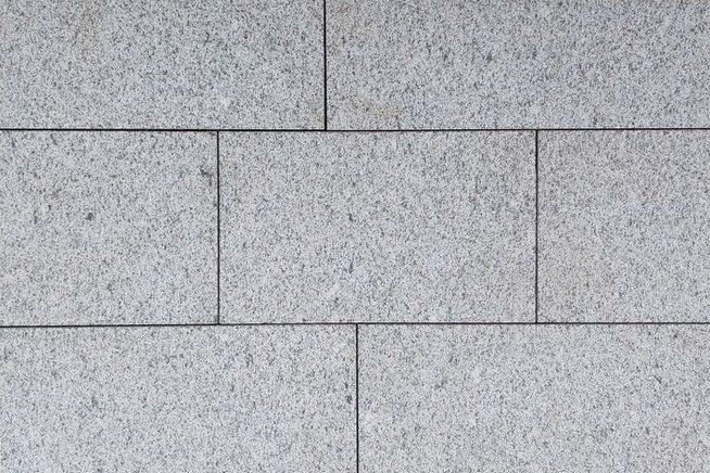 Rivestimenti per pavimenti: ca. 40 m2 Bodenplatten Iragna TI Kugelgestrahlt – Usato da Bergdietikon venduto da luusmaitli10