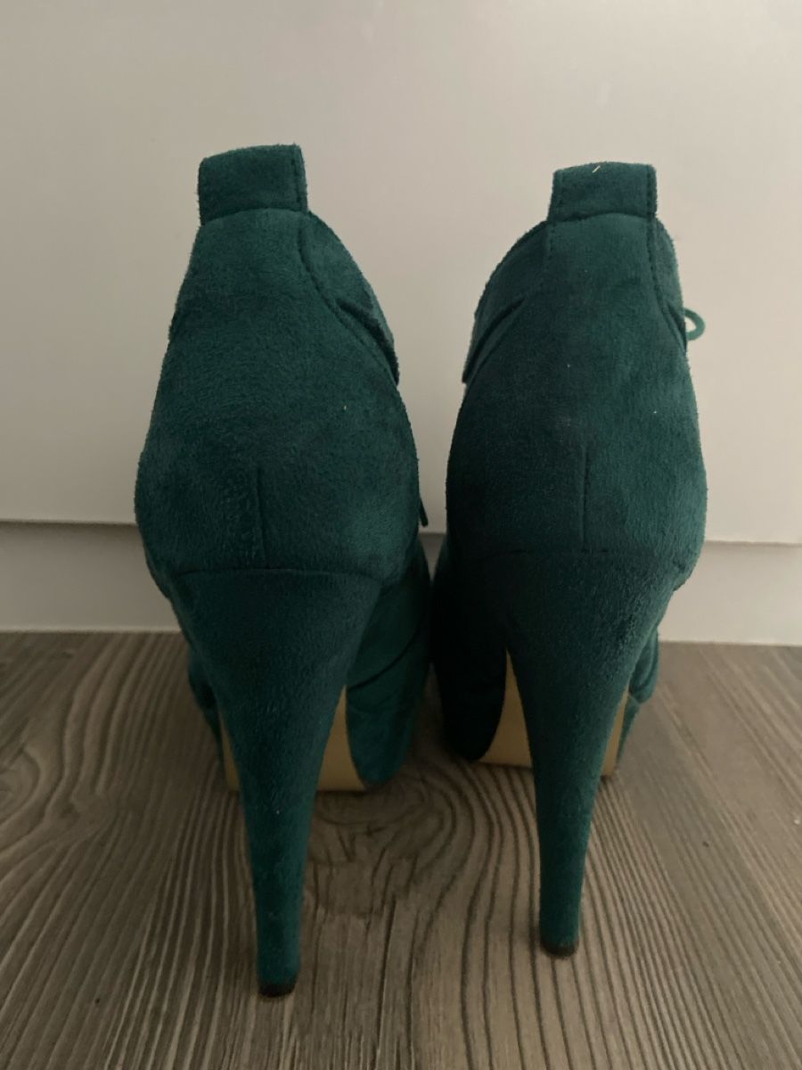Damenschuhe: grüne Wildleder High Heels, Grösse 38 – Gebraucht aus Sirnach von SpeedyGT 2