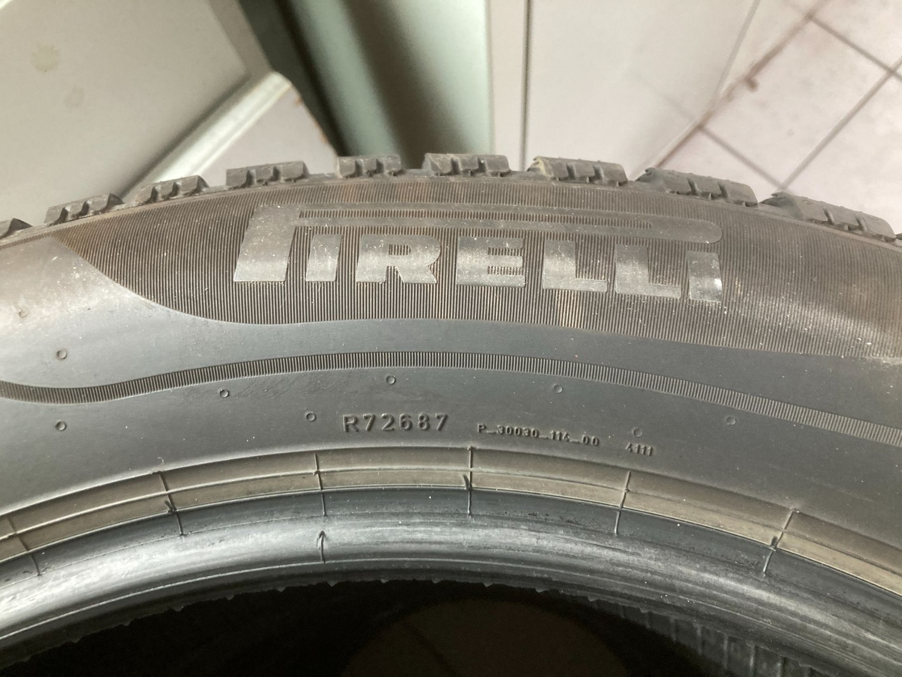 Pirelli Pneus & Kompletträder: 235/55R19 Winterpneu Pirelli VW ID.4 – Gebraucht aus Cham von WB2223 1