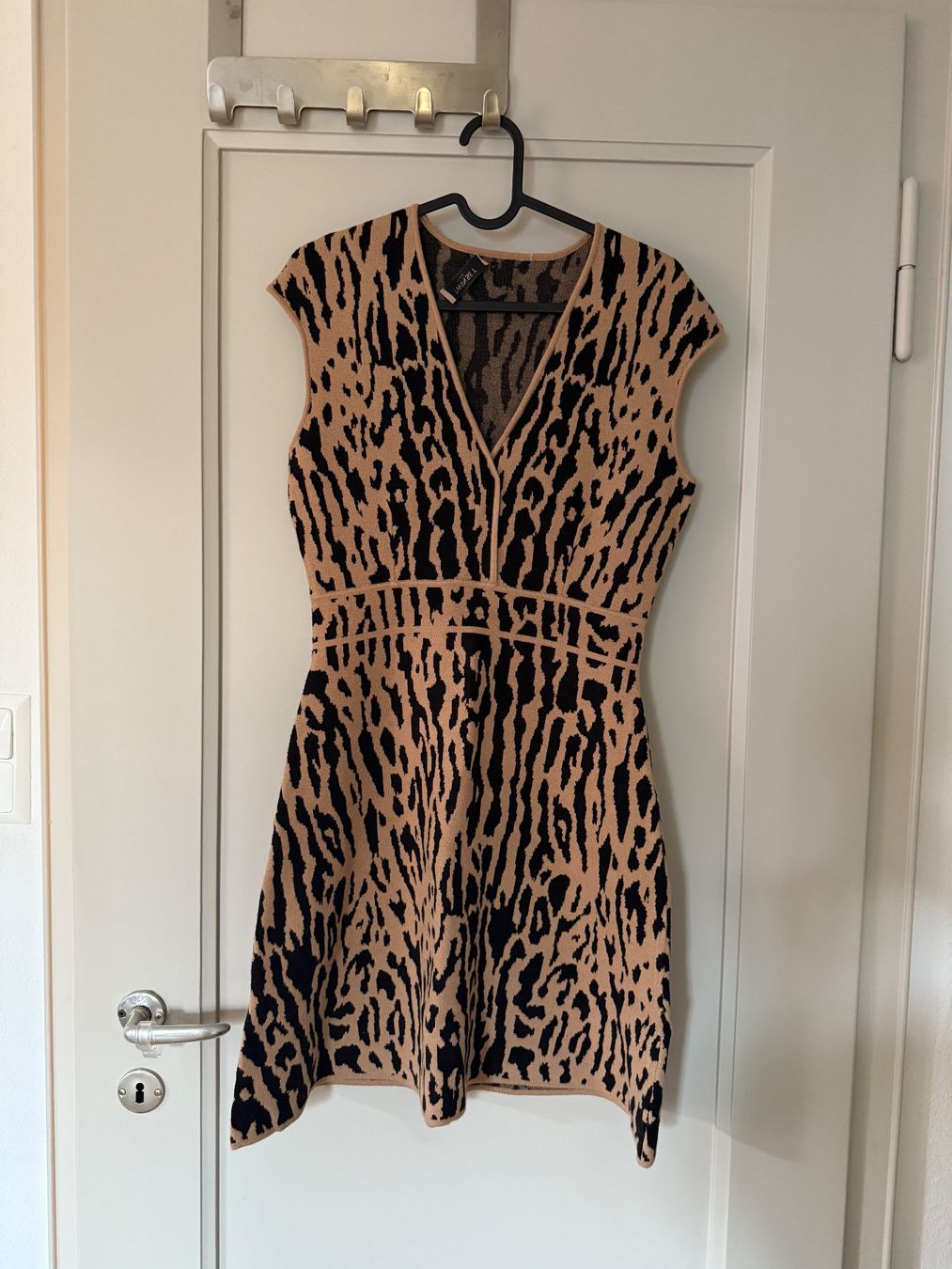 Twinset Vestiti: Elegantes Twinset Strickkleid mit Tiermuster, Gr. S – Nuovo (secondo la descrizione) da Kreuzlingen venduto da jen_5ktx