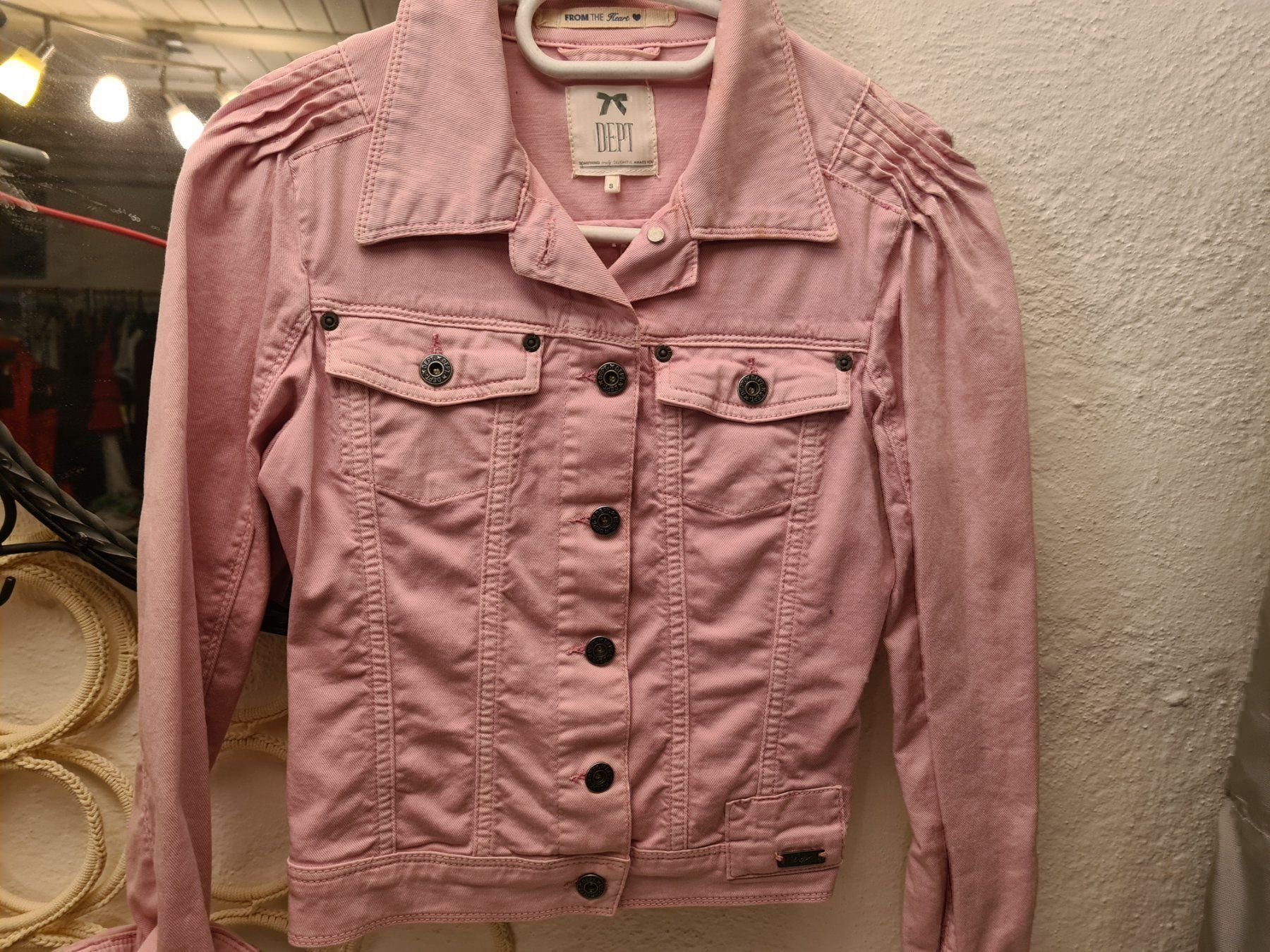 Vestes: Rosa Jeansjacke dept Größe S – D'occasion à Amriswil par used2use 1