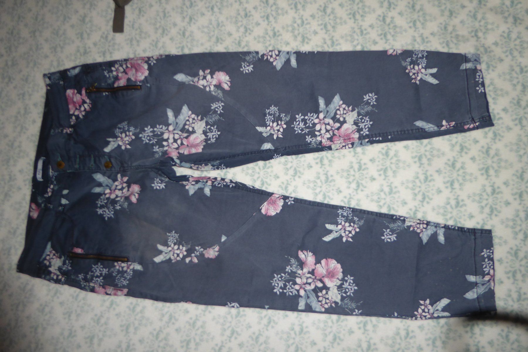Esprit Hosen: Geblumte Hose Gr 42 edc Bund 44cm. – Gebraucht aus Sargans von Benziner 6