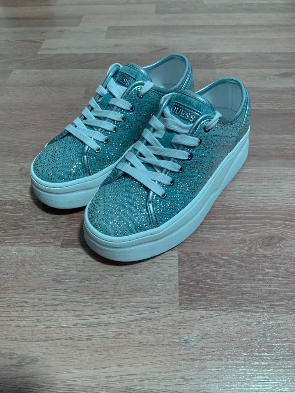 Guess Damenschuhe: Guess Schuhe Damen Queeny – Gebraucht aus Arbon von Halindra