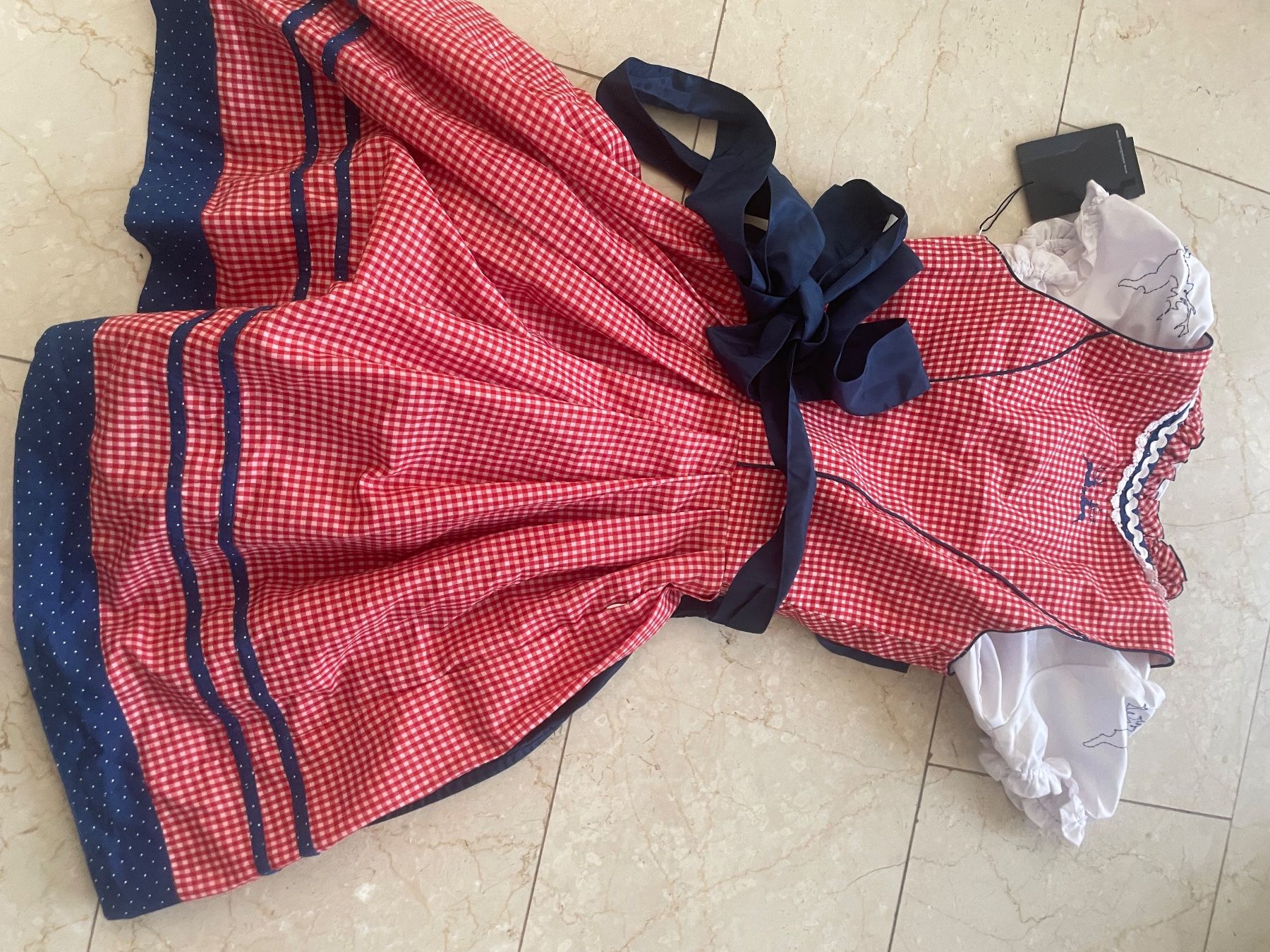 Vestiti: Wiesenkönig Dirndl inkl Bluse – Nuovo (secondo la descrizione) da Flüelen venduto da AU10 2