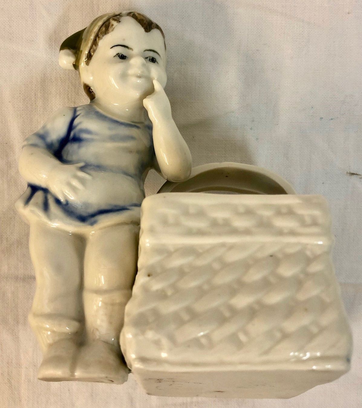 Statuette: 3 alte Nippes, 2 Körbchen – Usato da Röschenz venduto da Sharjah 8