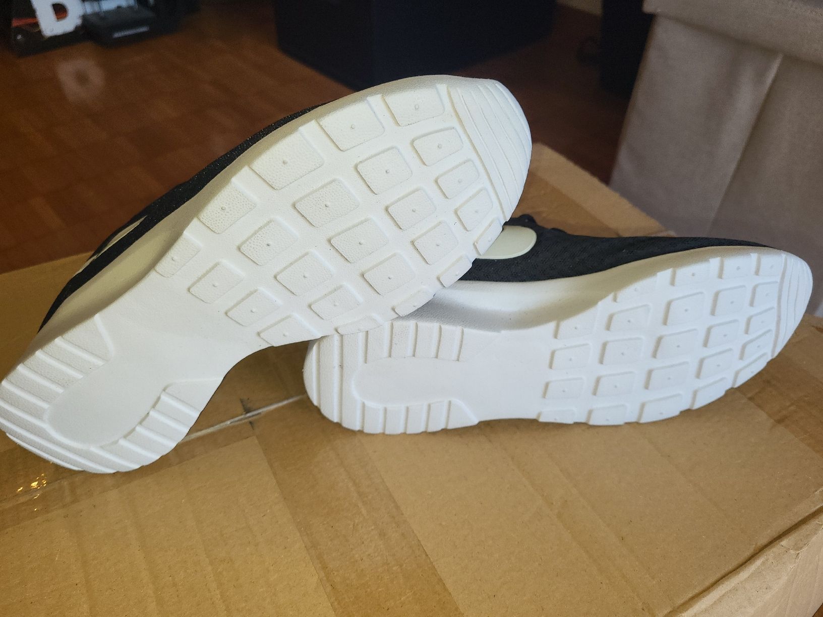 Herrenschuhe: Turnschuhe schwarz Grösse 42 neu – Neu (gemäss Beschreibung) aus Riniken von Daisy91 1