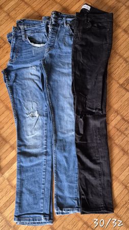 3 Skinny-Destroyed Jeans Hosen Set blau und schwarz Grösse 3