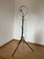 LED Ringleuchte mit Stativ