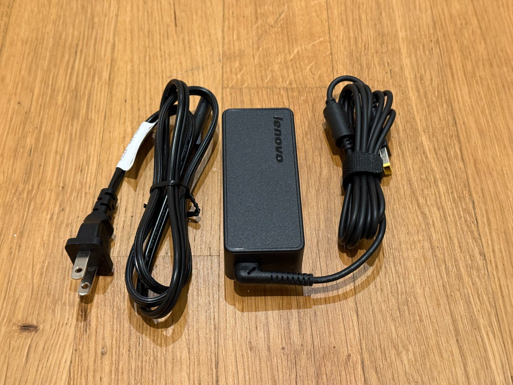 Componenti elettronici: Original Lenovo Thinkpad Netzteil 45W mit US Stecker – Usato da Zug venduto da c.o.g.n.i.t.o