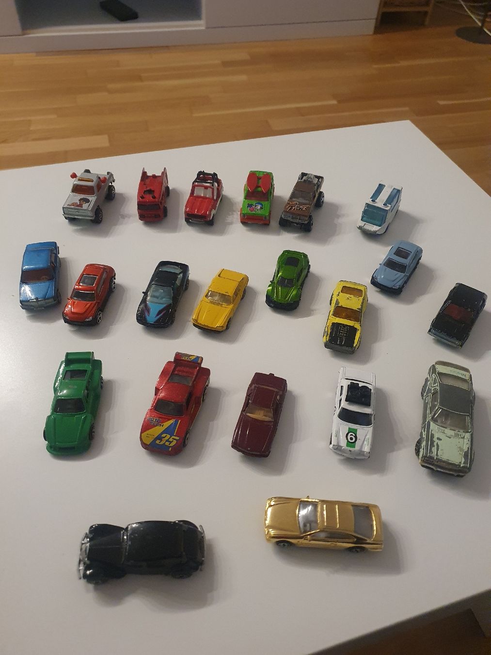 Spielzeuge: Sammlung von 21 Matchbox Autos, verschiedene Modelle – Gebraucht aus Erlinsbach von conc7