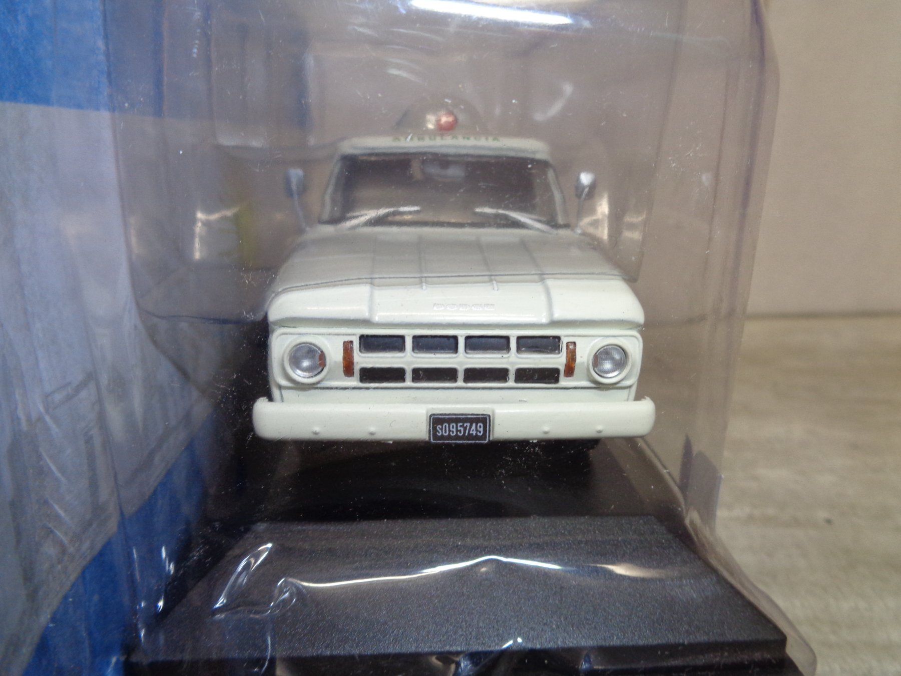 Dodge Modellautos: Salvat 1:43 Dodge D-100 Ambulance – Neu und originalverpackt aus Reconvilier von rallycar 1