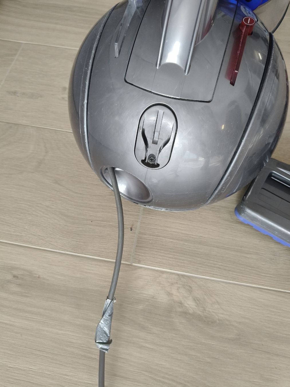 Dyson Aspirapolveri & Accessori: Dyson DC52 Multifloor Cinetic – Usato da Monthey venduto da lesaffairesdecamille 8